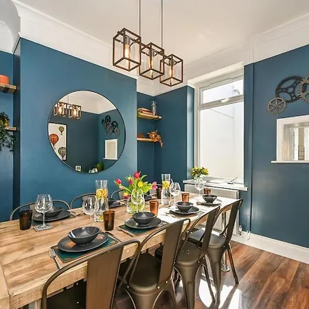 Luxury Central City Centre Townhouse With Garden Cardiff Buitenkant foto