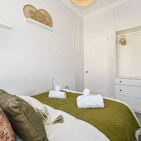 Luxury Central City Centre Townhouse With Garden Cardiff Buitenkant foto